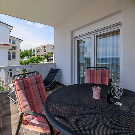 Apartament Malerisches Nur 150 Meter Zum Mit Jacuzzi, Pool, Meerblick, Billard Dramalj