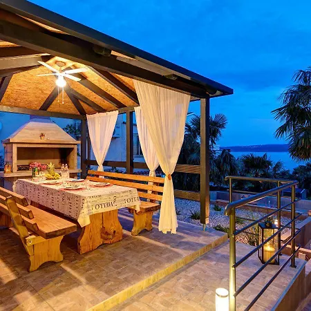 Malerisches Nur 150 Meter Zum Mit Jacuzzi, Pool, Meerblick, Billard Dramalj