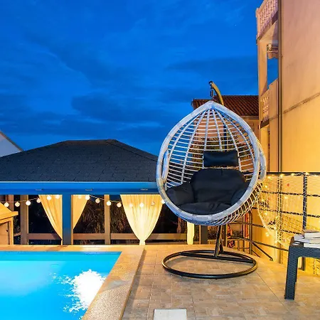 Apartament Malerisches Nur 150 Meter Zum Mit Jacuzzi, Pool, Meerblick, Billard Dramalj