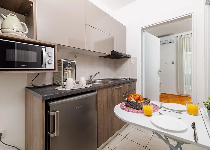 Apartamento Malerisches Nur 150 Meter Zum Mit Jacuzzi, Pool, Meerblick, Billard *