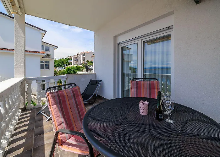 Appartement Malerisches Nur 150 Meter Zum Mit Jacuzzi, Pool, Meerblick, Billard Dramalj