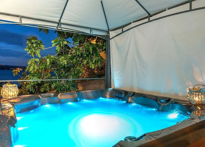Appartement Malerisches Nur 150 Meter Zum Mit Jacuzzi, Pool, Meerblick, Billard