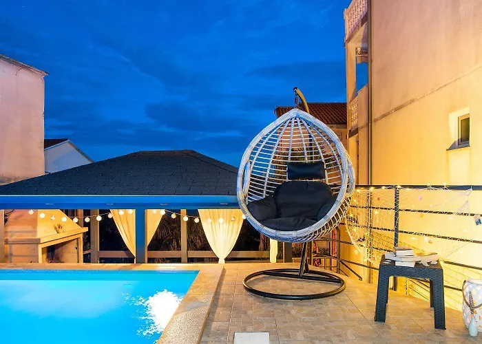 Appartement Malerisches Nur 150 Meter Zum Mit Jacuzzi, Pool, Meerblick, Billard Dramalj