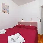 Malerisches Nur 150 Meter Zum Mit Jacuzzi, Pool, Meerblick, Billard Apartment Dramalj